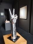 la-vita-e-bella-hand-bronze-sculpture-moman